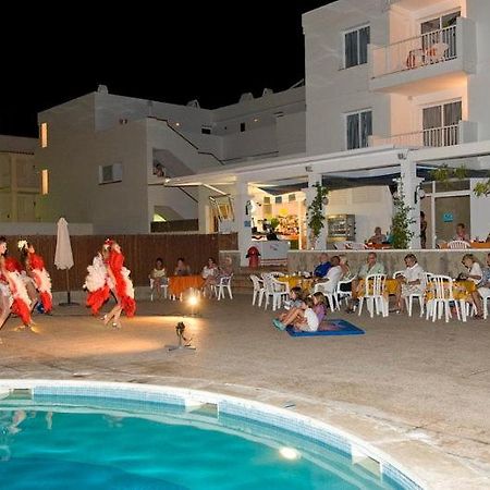 Apartamentos Cala Llonga Playa Екстер'єр фото