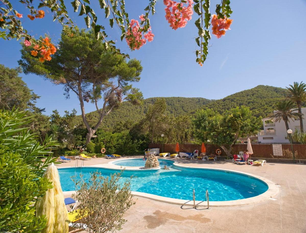 Apartamentos Cala Llonga Playa Екстер'єр фото